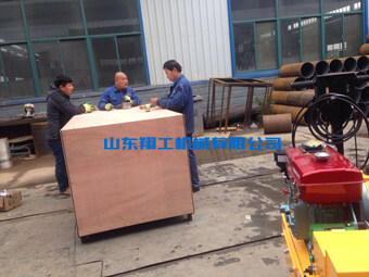 山東翔工機(jī)械小型壓路機(jī)發(fā)貨現(xiàn)場(chǎng)忙！