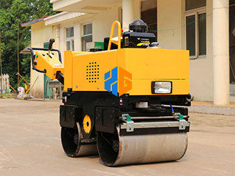 關(guān)于小型壓路機(jī)的清潔和潤滑工作要注意哪些呢？